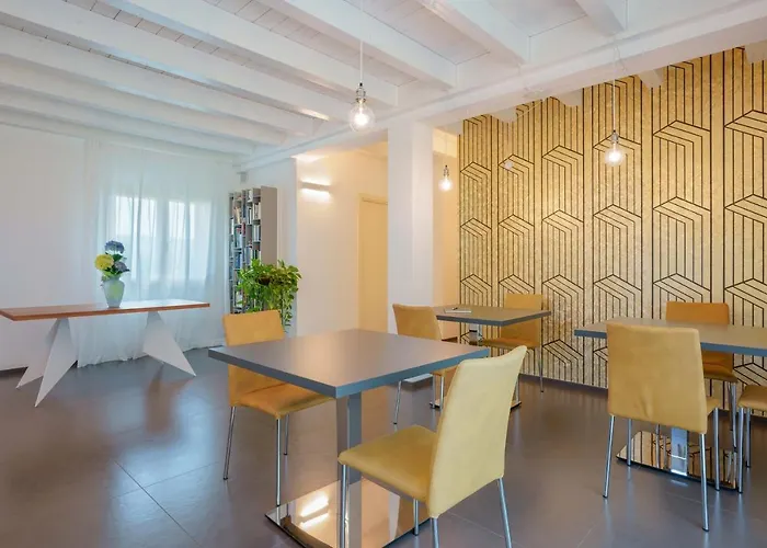 Hole6 Nocleg ze śniadaniem 4*